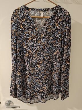 Soyaconcept Navy & Orange Ditsy Floral Collarless V-neck Tunic Top (Size L)